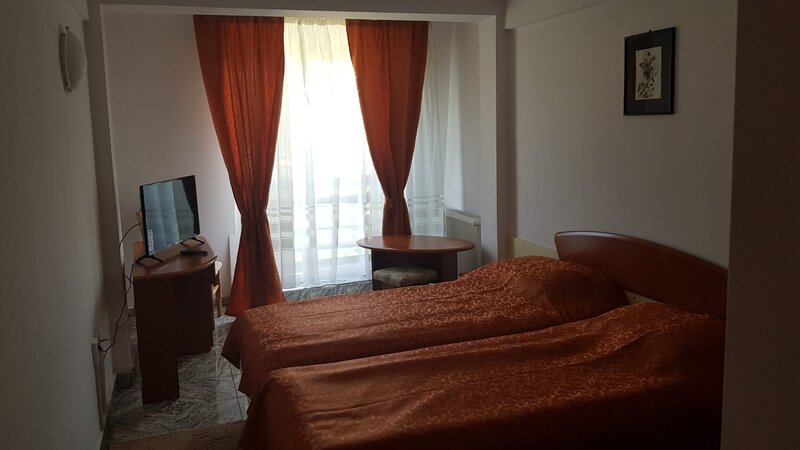 Busteni, ideal azil, hotel,